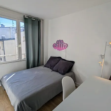 Flat Montmartre Terrace! * פריז