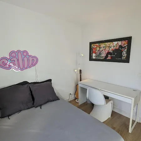 Flat Montmartre Terrace! פריז